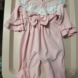 SHEIN Pink Ribbed Lace Bow Baby One-Piece Bodysuit